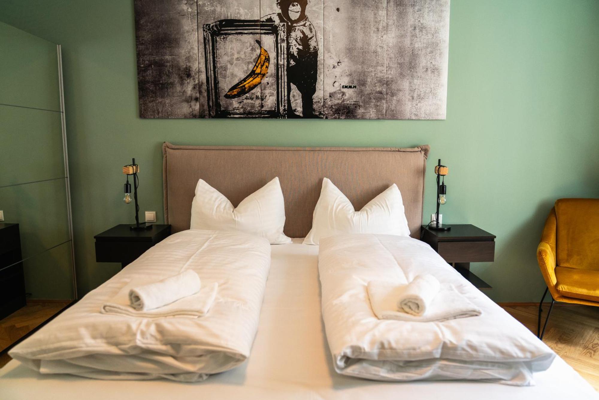 Appartement City: Live, Work, Play *