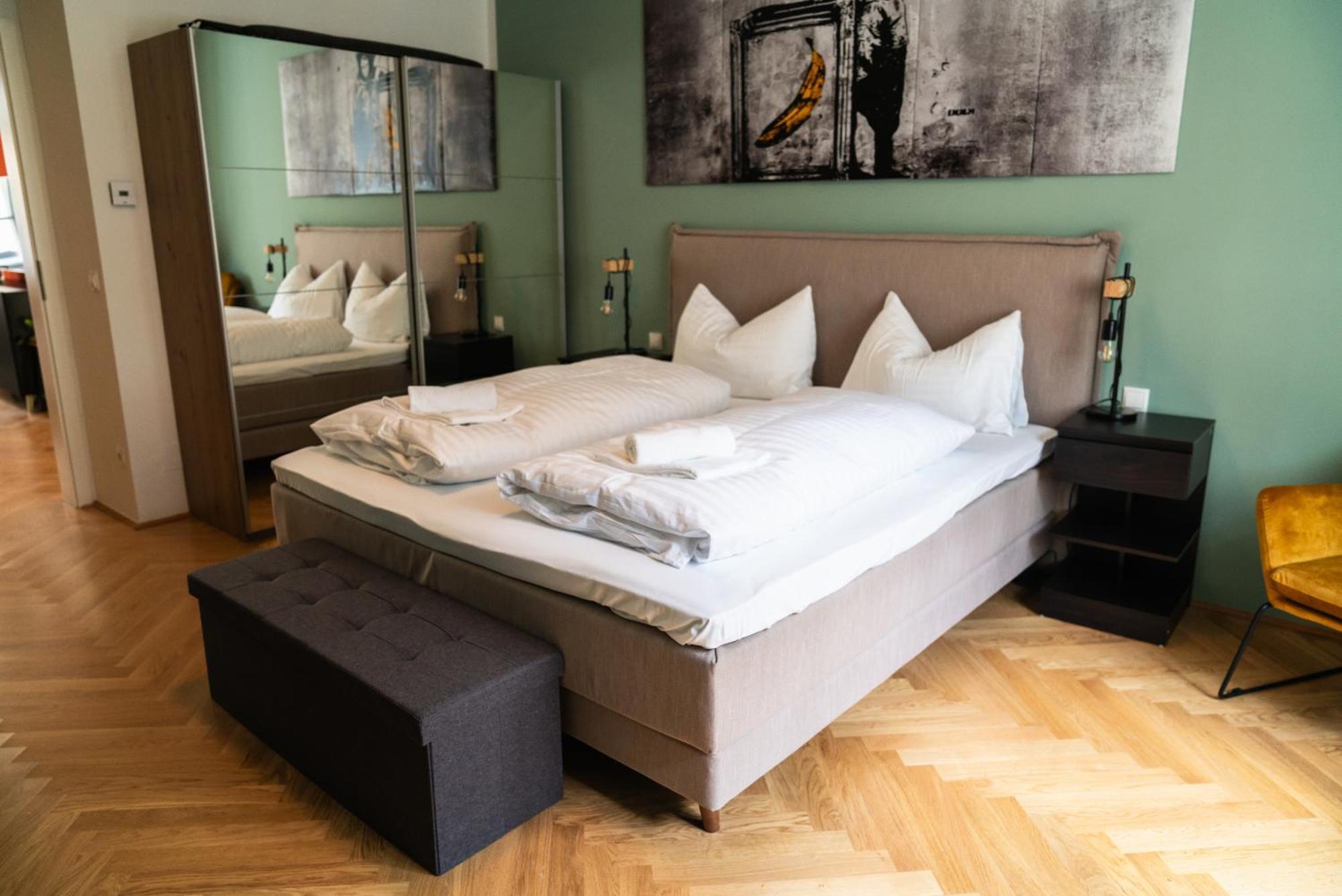 City: Live, Work, Play Appartement *